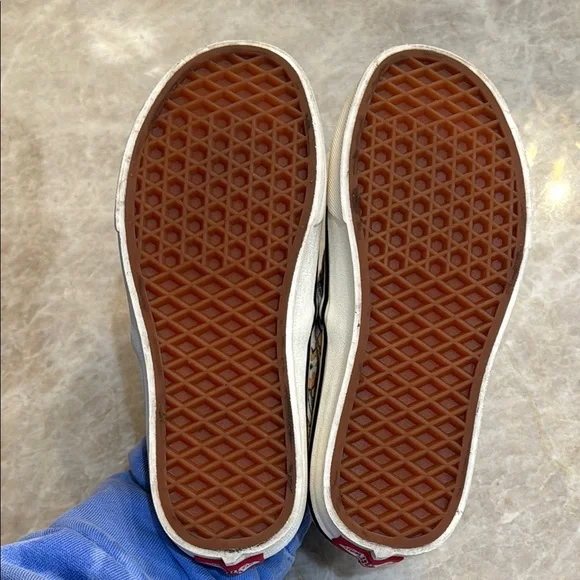 Like New!!! Vans Floral Slip-On Sneakers • Size 5 - Picture 5 of 6